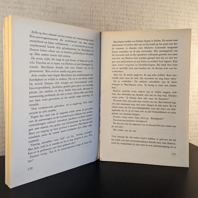 Een boek met los zittende bladzijdes