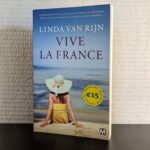 Op zoek naar 'Vive La France' en andere werken van Linda van Rijn? Wij kopen deze tweedehands boeken! Neem contact op als je exemplaren hebt die je wilt verkopen.
