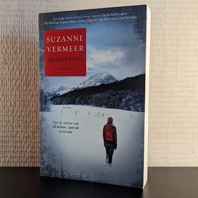Op zoek naar 'Zwarte piste' en andere werken van Suzanne Vermeer? Wij kopen deze tweedehands boeken! Neem contact op als je exemplaren hebt die je wilt verkopen.
